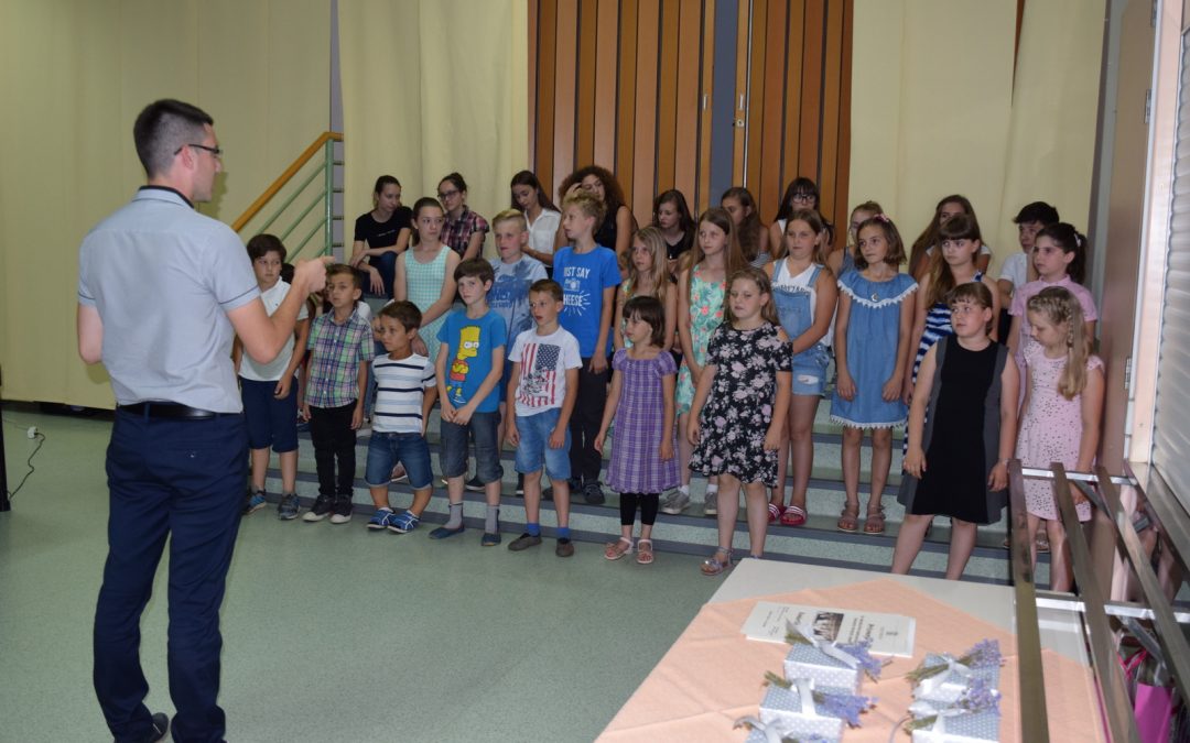 Zaključni nastop otroškega in mladinskega pevskega zbora
